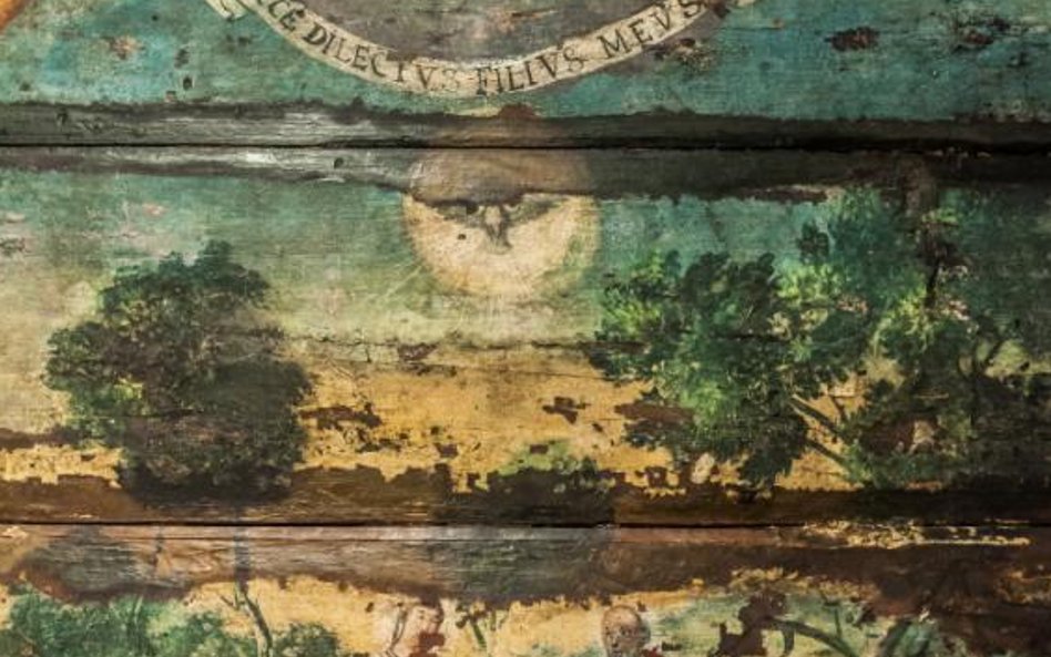 Malowdiło zdobi drewniany sufit