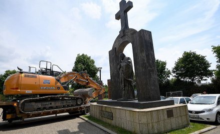 Francja: Rozpoczęto przenosiny słynnego pomnika Jana Pawła II z Ploërmel