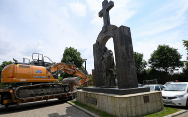 Francja: Rozpoczęto przenosiny słynnego pomnika Jana Pawła II z Ploërmel