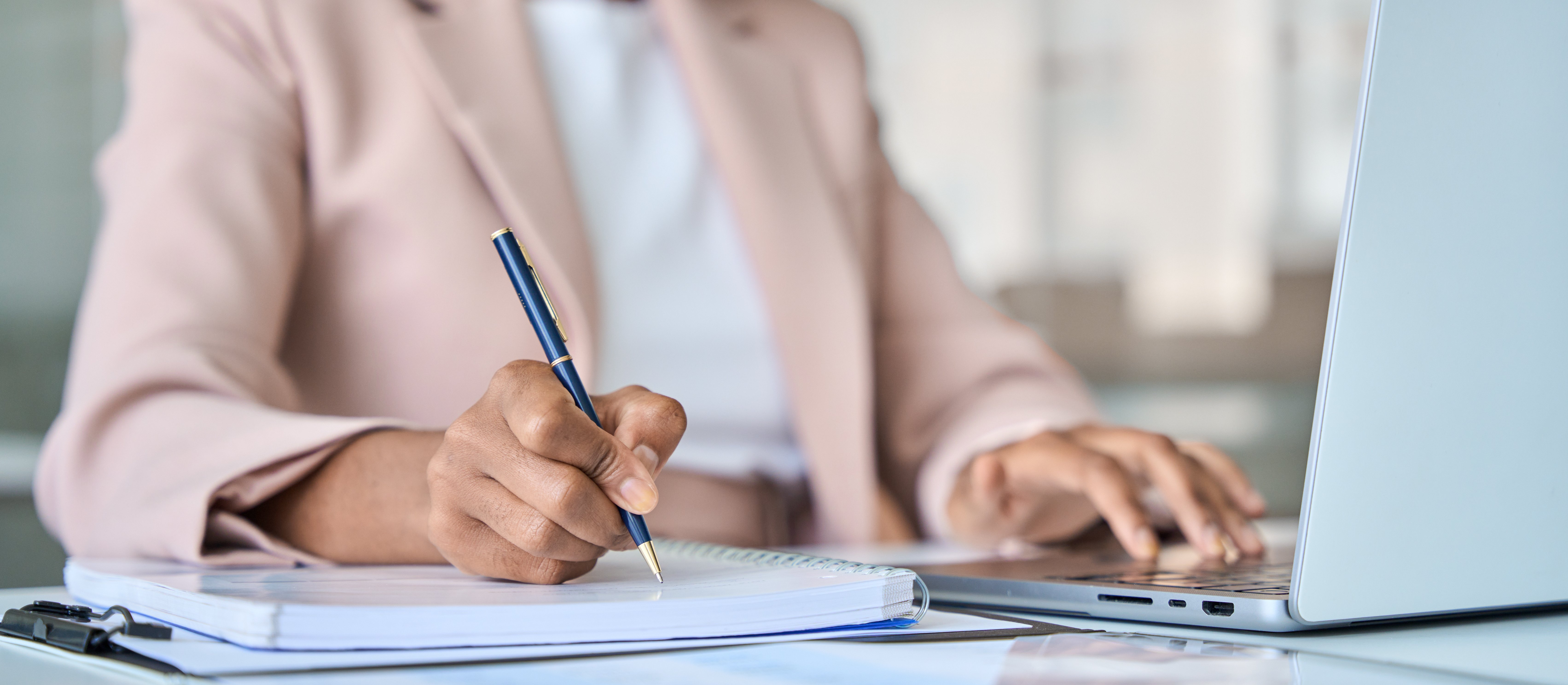 Rezygnacja z pisania manualnego szkodzi kondycji układu nerwowego. Oto, co się z nim dzieje