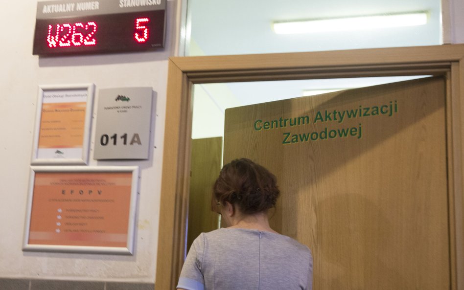 W 2022 roku jednak będą podwyżki i nagrody dla urzędników