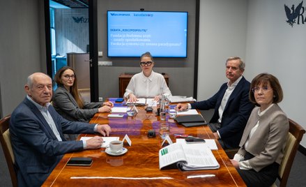 Od lewej: Henryk Orfinger, Dorota Wieczorkowska, Ewa Szadkowska, Marian Popinigis, Beata Krzyżagórsk