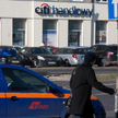 Bank Handlowy poprawia wyniki, ale spada wynik prowizyjny
