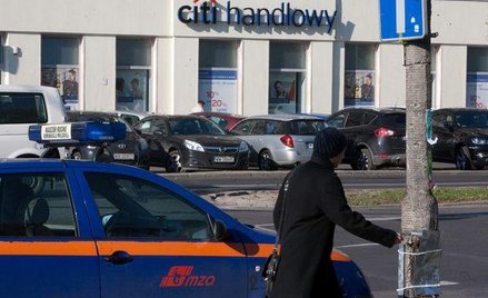 Handlowy: mniej rezerw, ale zysk i tak spadł