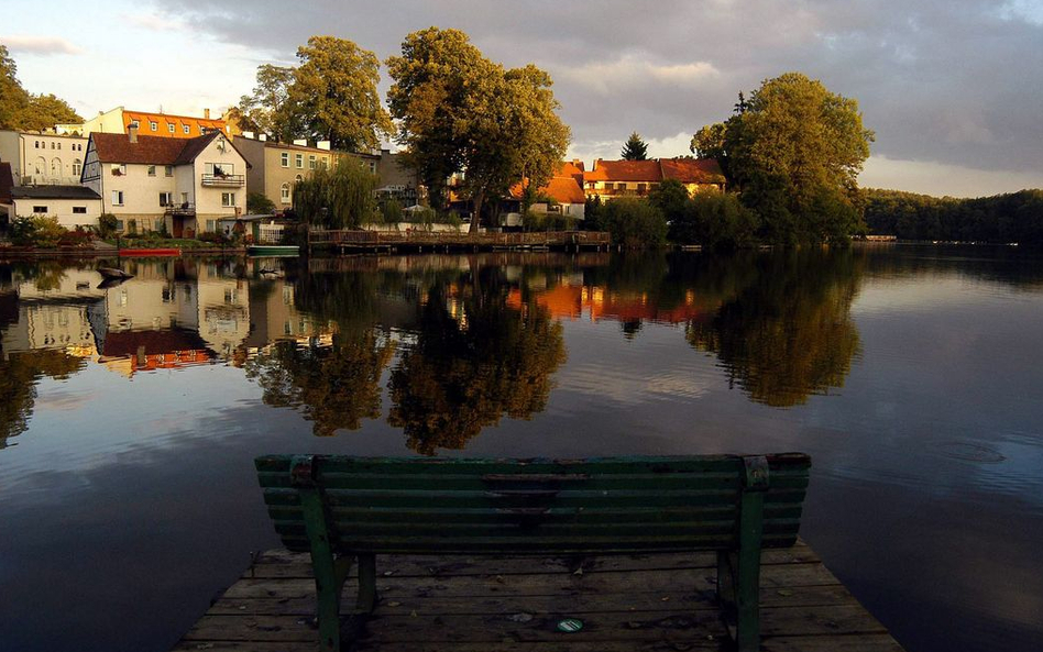 W południe nad Łagowem rozbrzmiewa gminny hejnał.