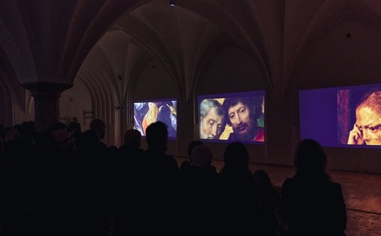 fragment wideofresku z wystawy „Hans Memling. Ultimum Iudicium. Lech Majewski”