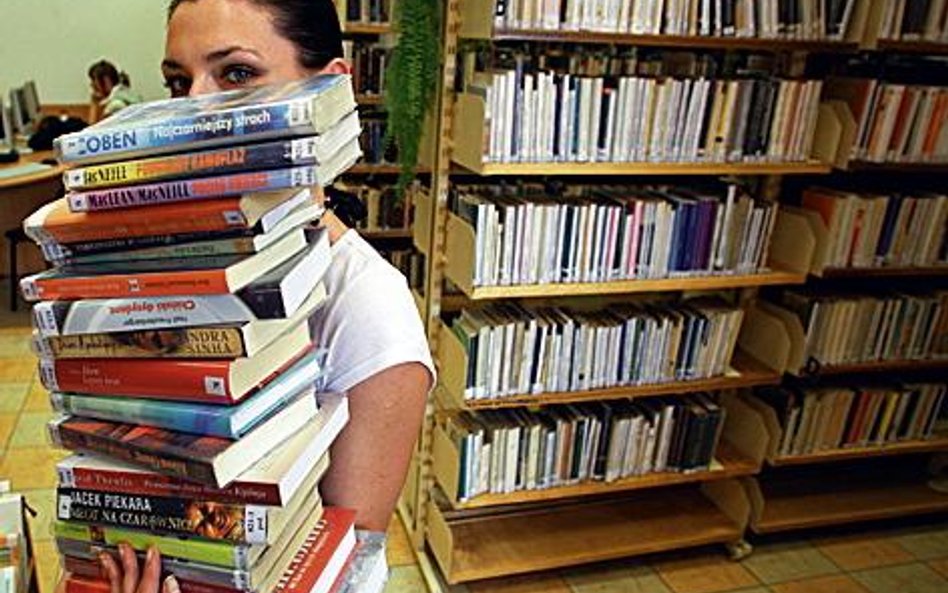 Bibliotekom grozi na razie tylko zmniejszenie dotacji na zakup książek