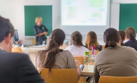 Odpłatność za studia może się przyczynić do poprawienia relacji student – wykładowca