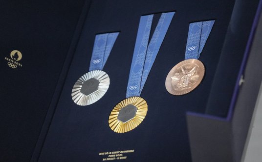 Medale dla olimpijczyków zaprojektowane w pracowni marki jubilerskiej Chaumet.