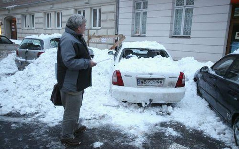 Ile czasu ma właściciel na uprzątnięcie śniegu z dachu?