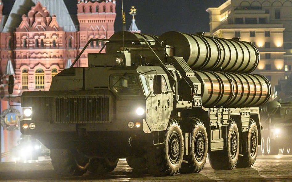 Wyrzutnia S-400 na próbie przed paradą w Moskwie