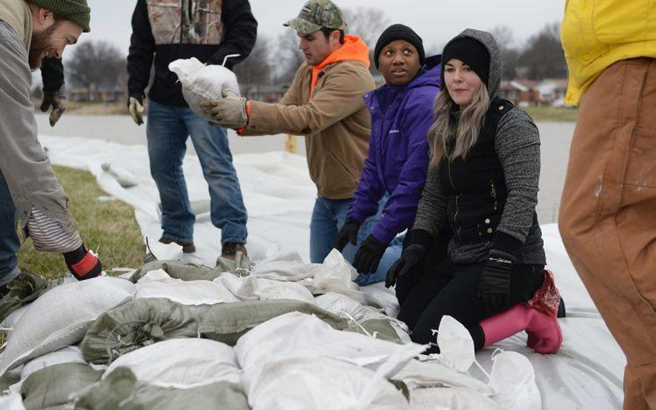 Śnieżyca blokuje lotnisko w Chicago