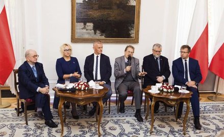 O Legionach w Belwederze dyskutowali: (od lewej) prowadzący prof. Włodzimierz Suleja, dr hab. Urszul