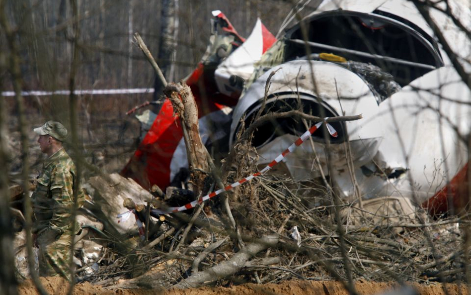 Wrak Tu-154M na miejscu katastrofy pod Smoleńskiem