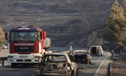 Pożar dotarł między innymi do popularnego kurortu Omisz w środkowej części Chorwacji