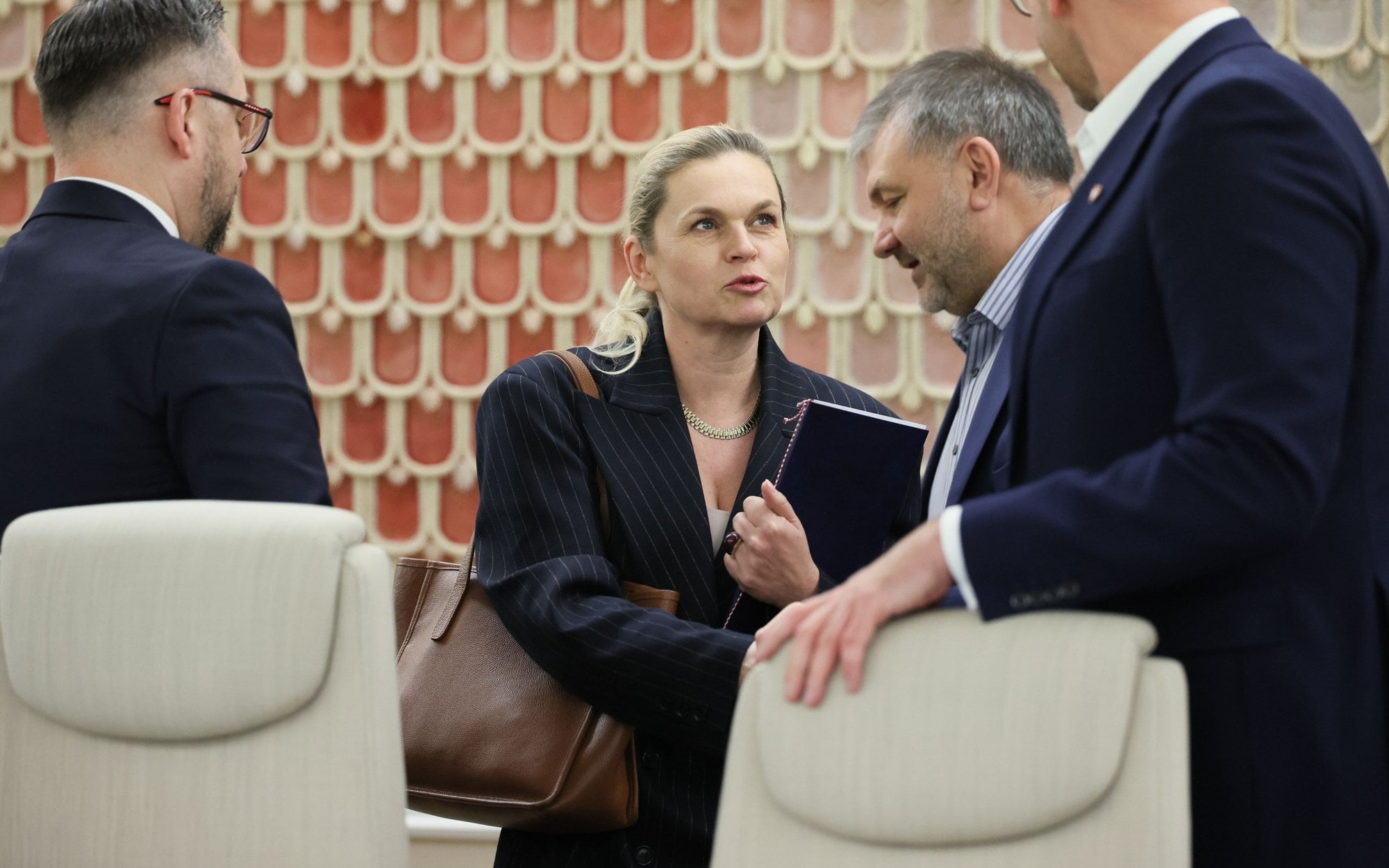 Zakaz telefonów w szkołach, czyli nic się nie zmieni. Czy Barbara Nowacka straci stanowisko?