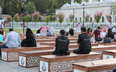 Turcja znosi zakaz noszenia hidżabów przez policjantki