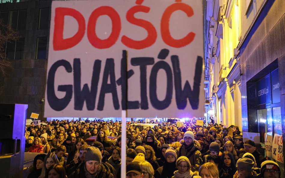 Warszawa, 06.03.2024. Uczestnicy marszu pod hasłem "Miała na imię Liza", zorganizowanego w Warszawie