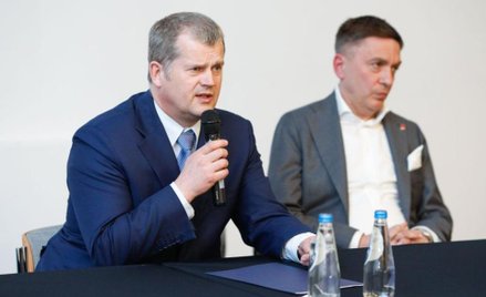 List intencyjny podpisali Mariusz Szpikowski, PPL (z lewej), i Piotr Henicz, Itaka