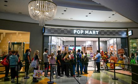 Otwarcie pierwszego sklepu Popmart w Berlinie. Chińska firma sprzedaje na całym świecie maskotki Lab