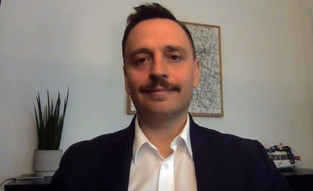 Gościem Przemysława Tychmanowicza w Parkiet TV był Omar Arnaout, prezes XTB. Fot. mat. prasowe