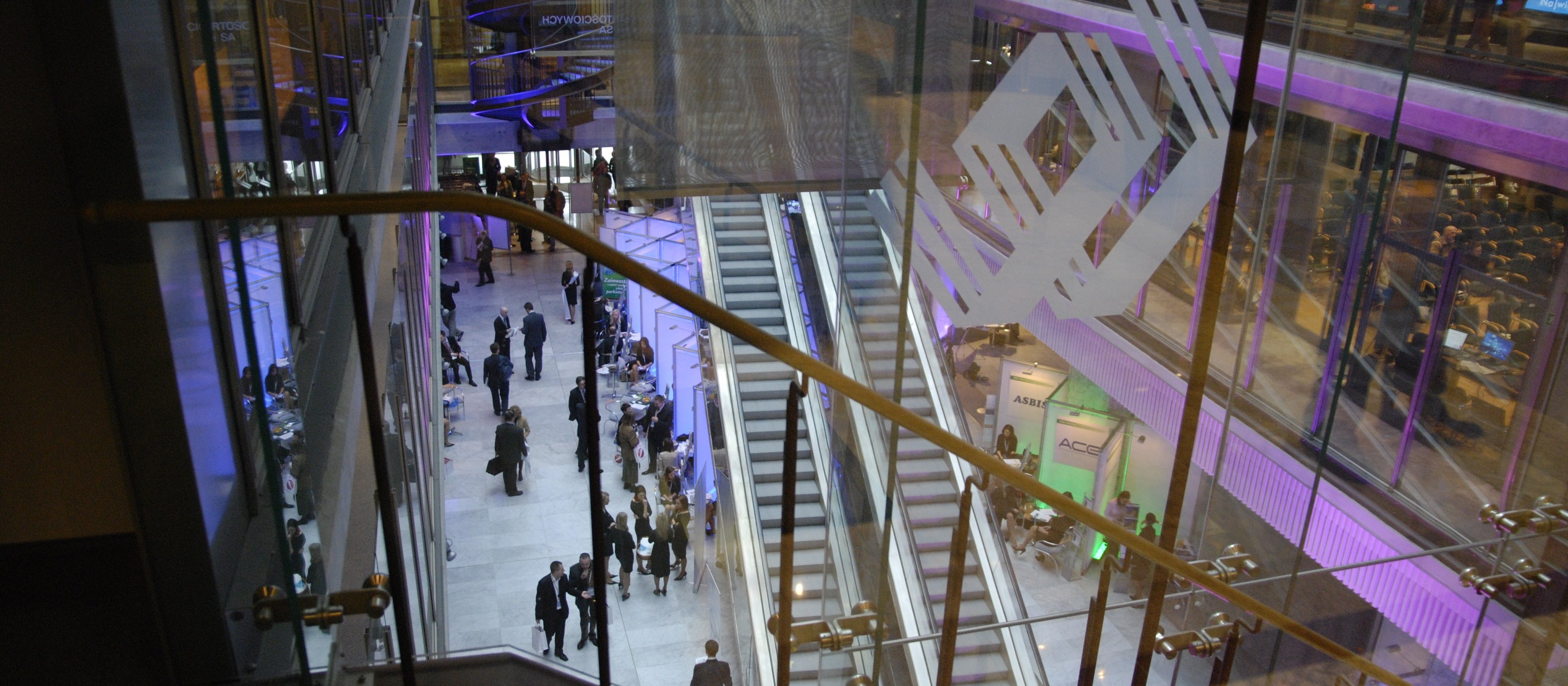 Dynamiczny wzrost gospodarki, spokojny parkiet warszawski