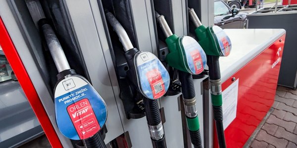 Orlen coraz więcej zarabia. Zapłaci nowy podatek