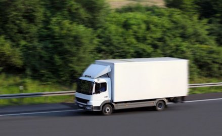 Belgia: W samochodzie-chłodni odnaleziono dwunastu imigrantów