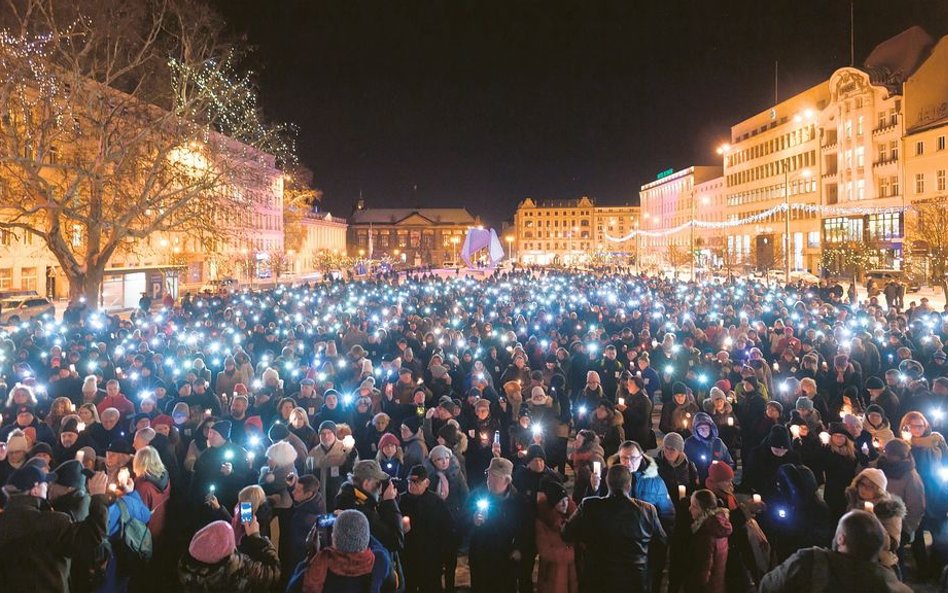 Kraj w żałobie, poniedziałek 14 stycznia, dzień śmierci prezydenta