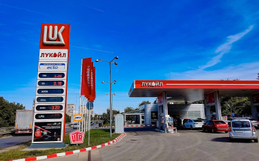 Rosyjski Łukoil z pomocą Bułgarii obchodzi unijny zakaz eksportu ropy z Rosji – ujawniło śledztwo or