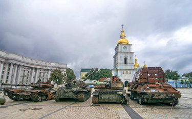 Wraki rosyjskich wozów bojowych w Kijowie