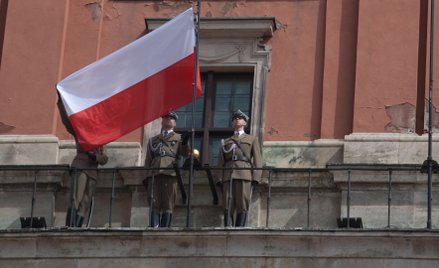 Sąd: Były poseł PO może mówić, że jest pomysłodawcą Dnia Flagi