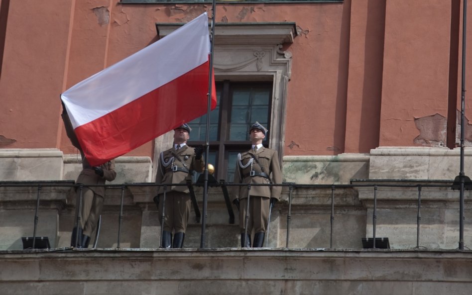 Sąd: Były poseł PO może mówić, że jest pomysłodawcą Dnia Flagi