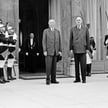 Charles de Gaulle i Konrad Adenauer przed Pałacem Elizejskim 22 stycznia 1963 r.; za moment podpiszą