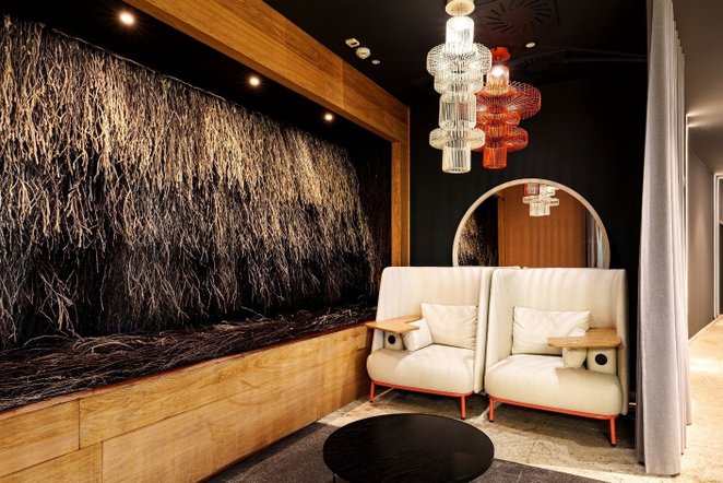 Istotnym elementem jest tężnia solankowa z wydzieloną strefą wypoczynku