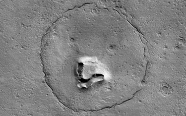 Mars - formacja geologiczna przypominająca niedźwiedzi pysk