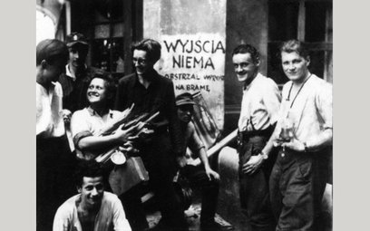 Fotografka, fotoedytorka, kuratorka wystaw, członkini Związku Polskich Artystów Fotografików. Fotogr