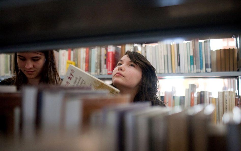 Coraz mniej Polaków odwiedza biblioteki