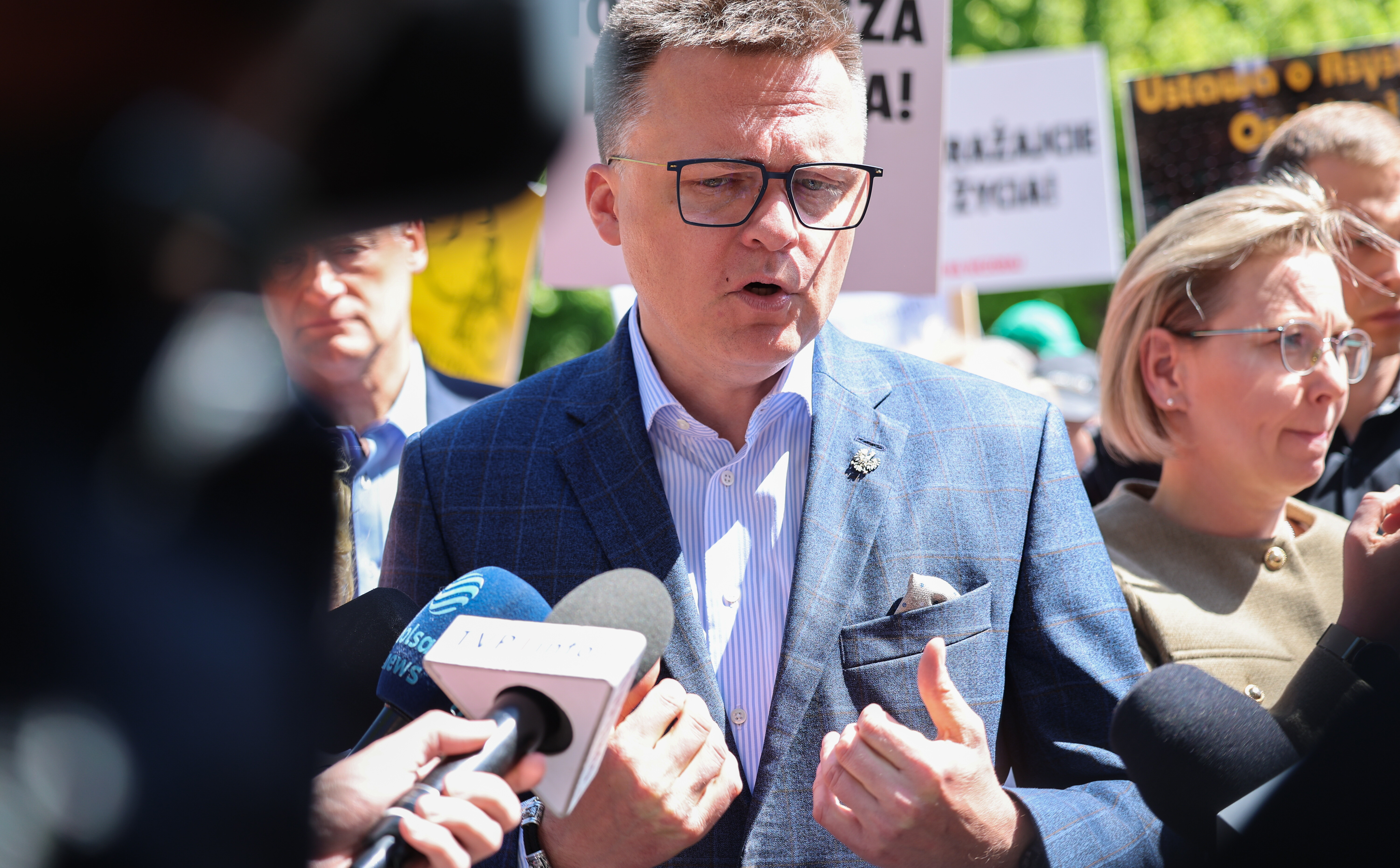 Szymon Hołownia pozwał w trybie wyborczym posłów PiS. Jest sądowy finał sprawy