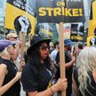 Efekt strajku w Hollywood. Aktorzy muszą dorabiać, żeby starczyło do pierwszego