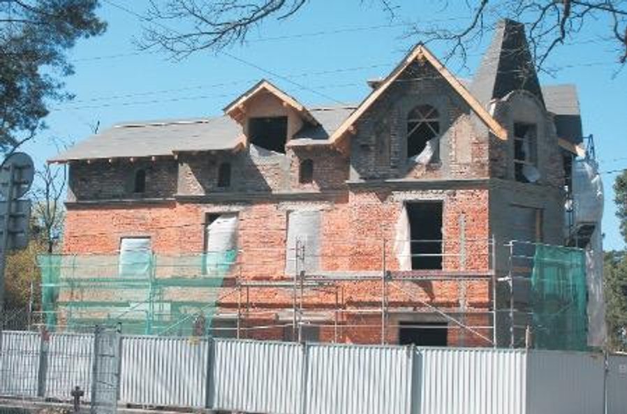 Rośnie nowy gmach muzeum Villa la Fleur w Konstancinie.