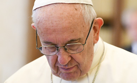 Papież: Bóg stworzył cię gejem i takiego cię kocha