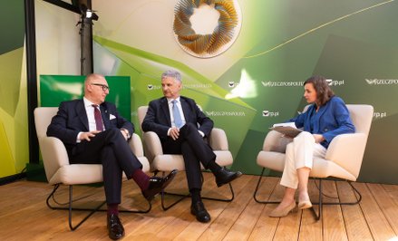 Studio TV „Rzeczpospolitej” podczas Forum w Karpaczu. Od lewej: prof. Arkadiusz Wójs, Wiktor Janicki