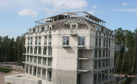 UOKiK i KNF ostrzegają przed inwestowaniem w pokoje w apart- i condohotelach
