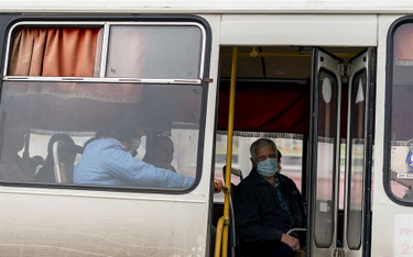 Rosyjska epidemiolog: Środki transportu najbardziej prawdopodobnym miejscem zakażenia koronawirusem