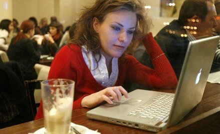 Agora wprowadziła na swoich witrynach możliwość oglądania filmów przez Internet, czyli tak zwanego w