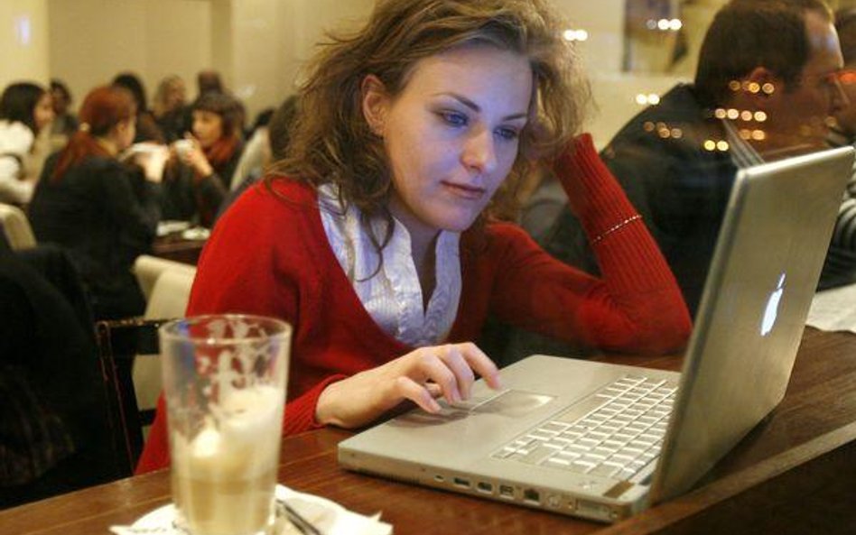 Agora wprowadziła na swoich witrynach możliwość oglądania filmów przez Internet, czyli tak zwanego w