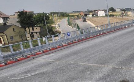 Jest VAT od nieodpłatnego przekazania drogi gminie