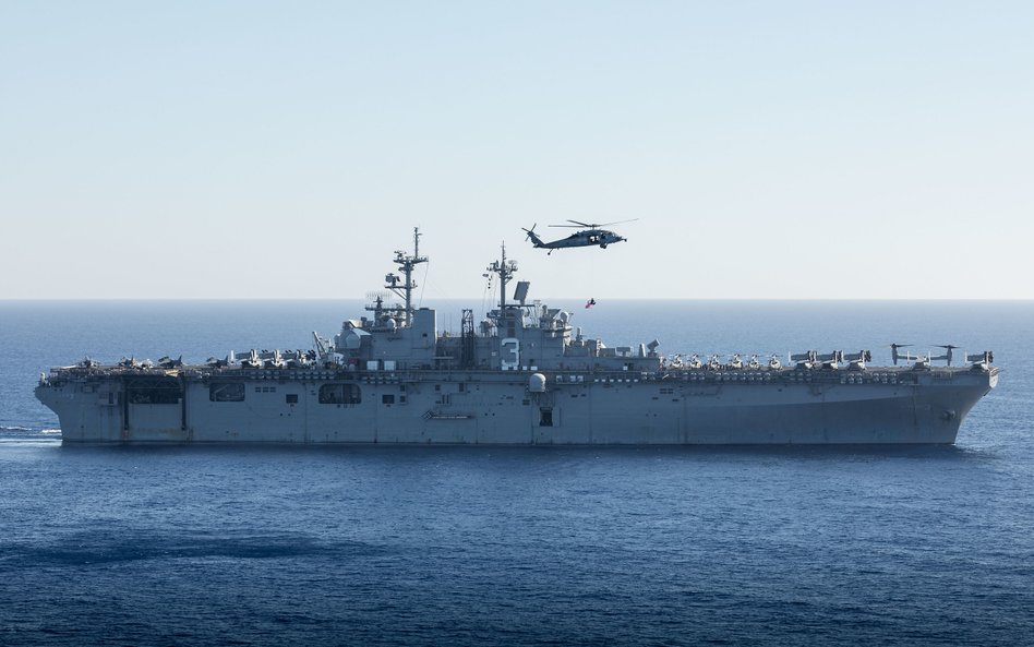 Śmigłowcowiec desantowy USS Kearsarge (LHD 3) typu Wasp na Bałtyku.