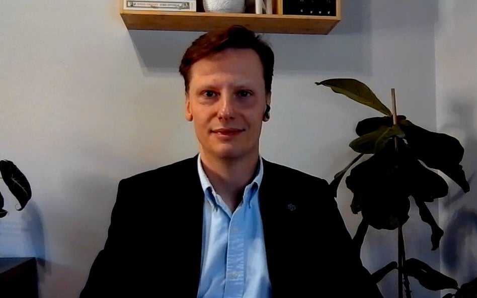 Ropa mocno w górę, dolar zyskuje na wartości. Znów jest się czego bać?